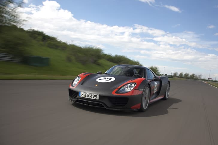 Porsche 918 Spyder photo gallery